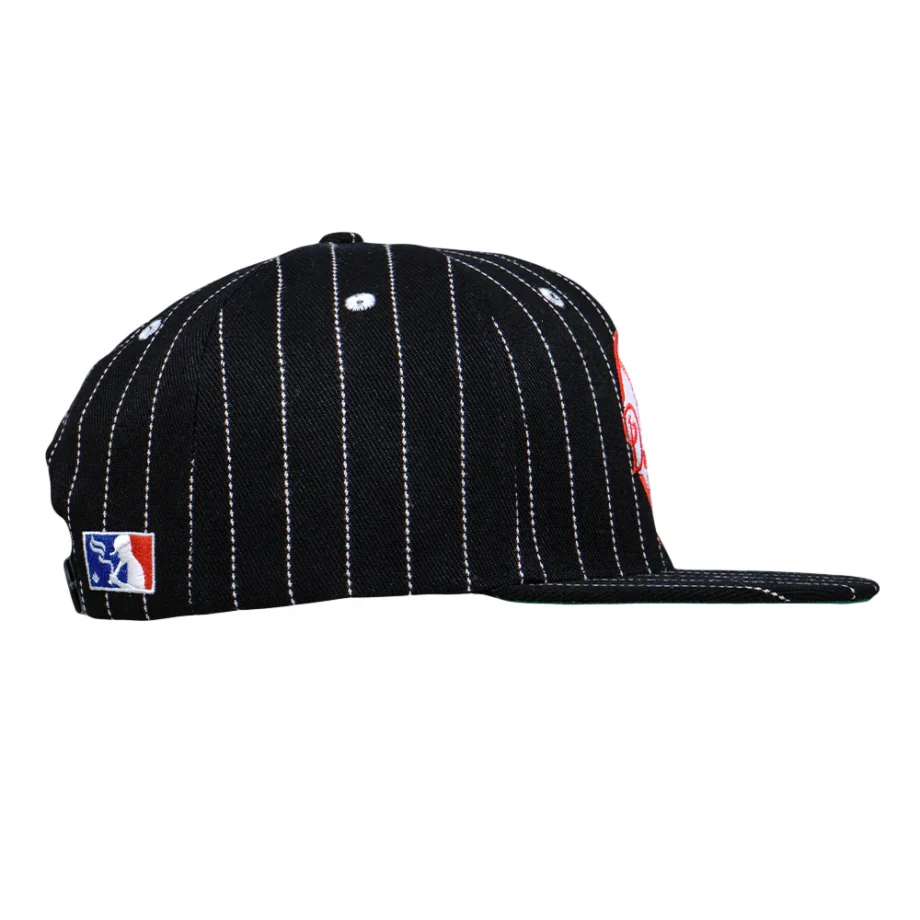 Dankees Schwarze Nadelstreifen Snapback-Mütze – Bild 5